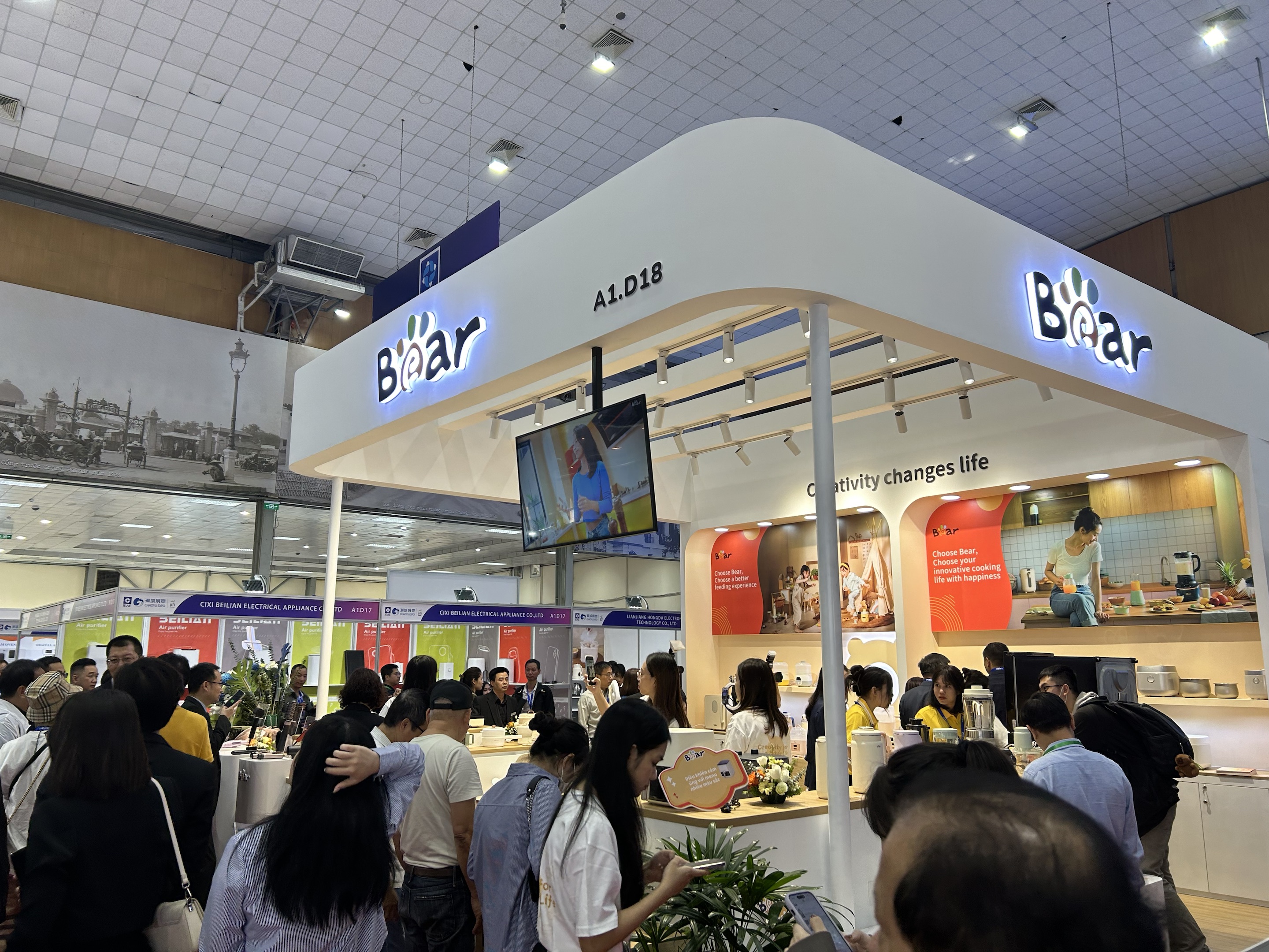 Pameran Pameran Bear Vietnam