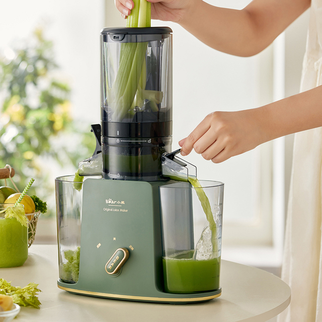 Juicer perlahan dengan fungsi menghancurkan ais
